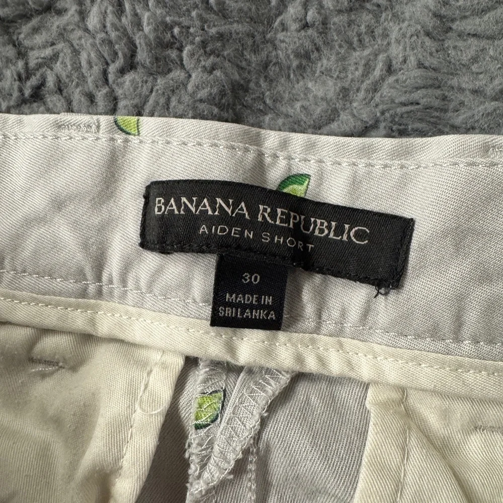 Banana Republic Aiden Shorts Lime Print Size 30 Gray Embroidered
